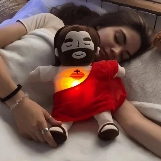 Mujer durmiendo abrazada al Peluche Jesús que Respira con el corazón iluminado